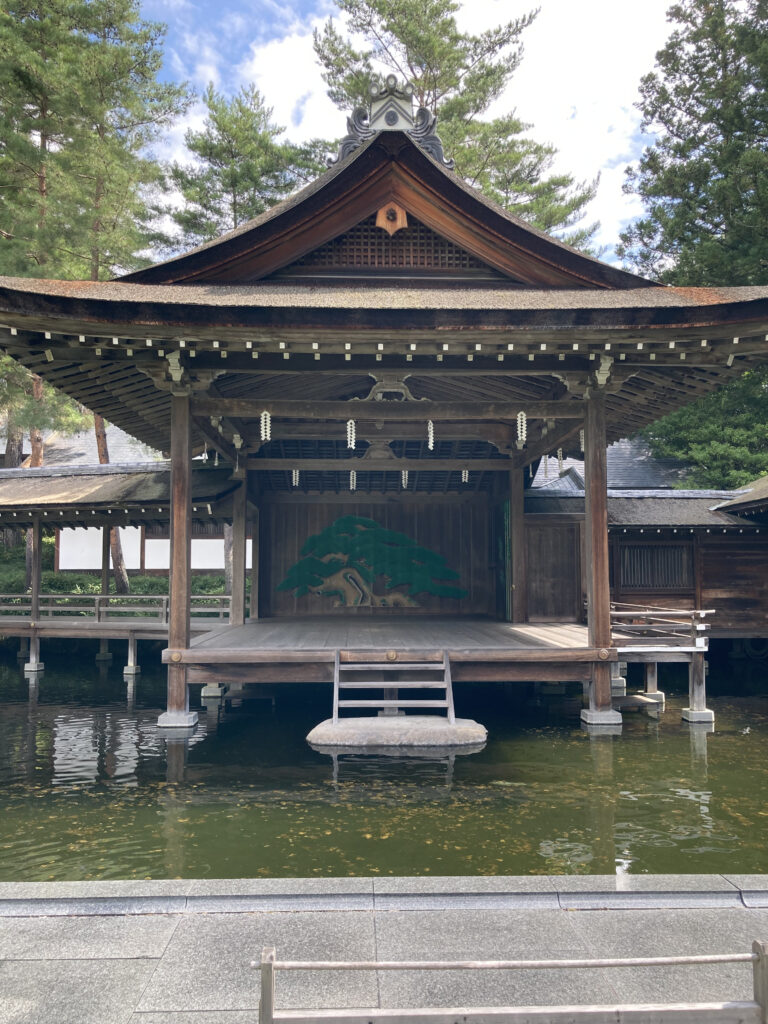 身曾岐神社の舞台